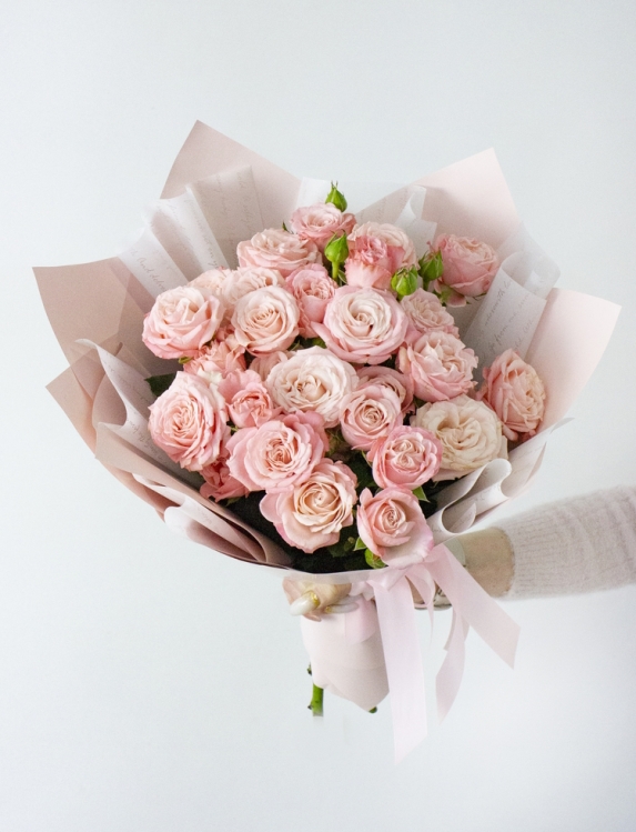 Букет из нежно розовых кустовых роз - вид 1 миниатюра